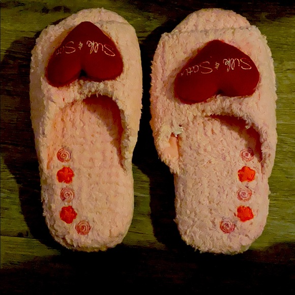 I am selling silk and satin slippers. - Picture 1 of 1